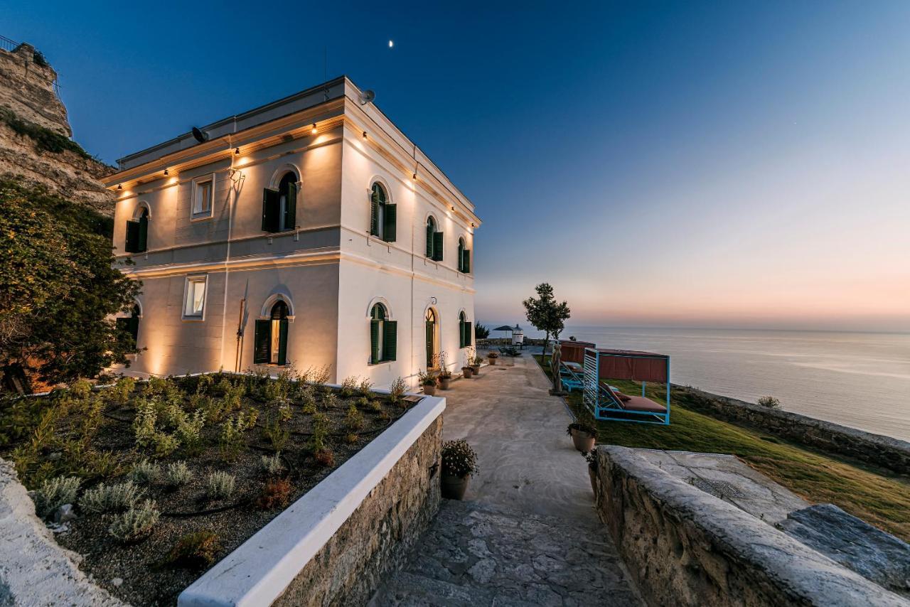 Faro Punta Imperatore Forio di Ischia المظهر الخارجي الصورة