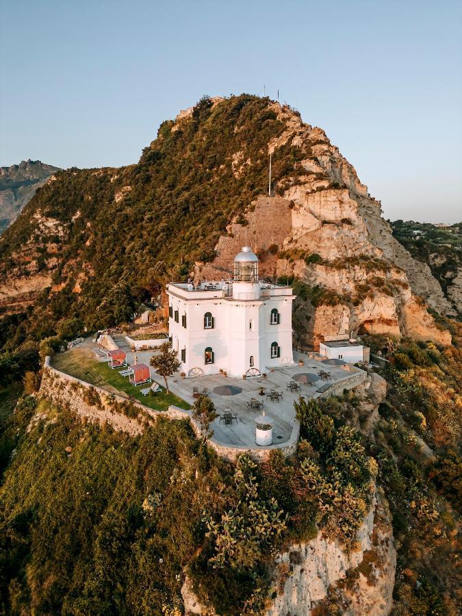 Faro Punta Imperatore Forio di Ischia المظهر الخارجي الصورة