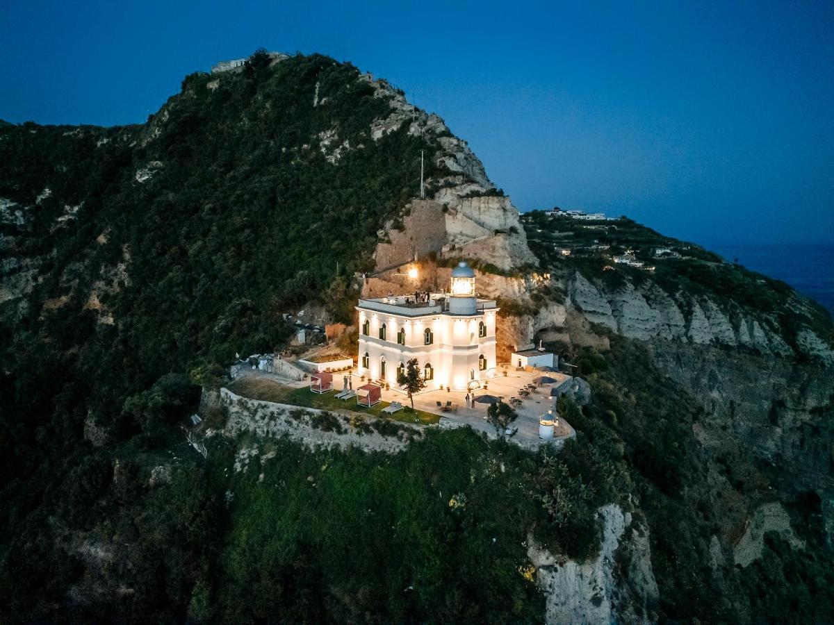 Faro Punta Imperatore Forio di Ischia المظهر الخارجي الصورة