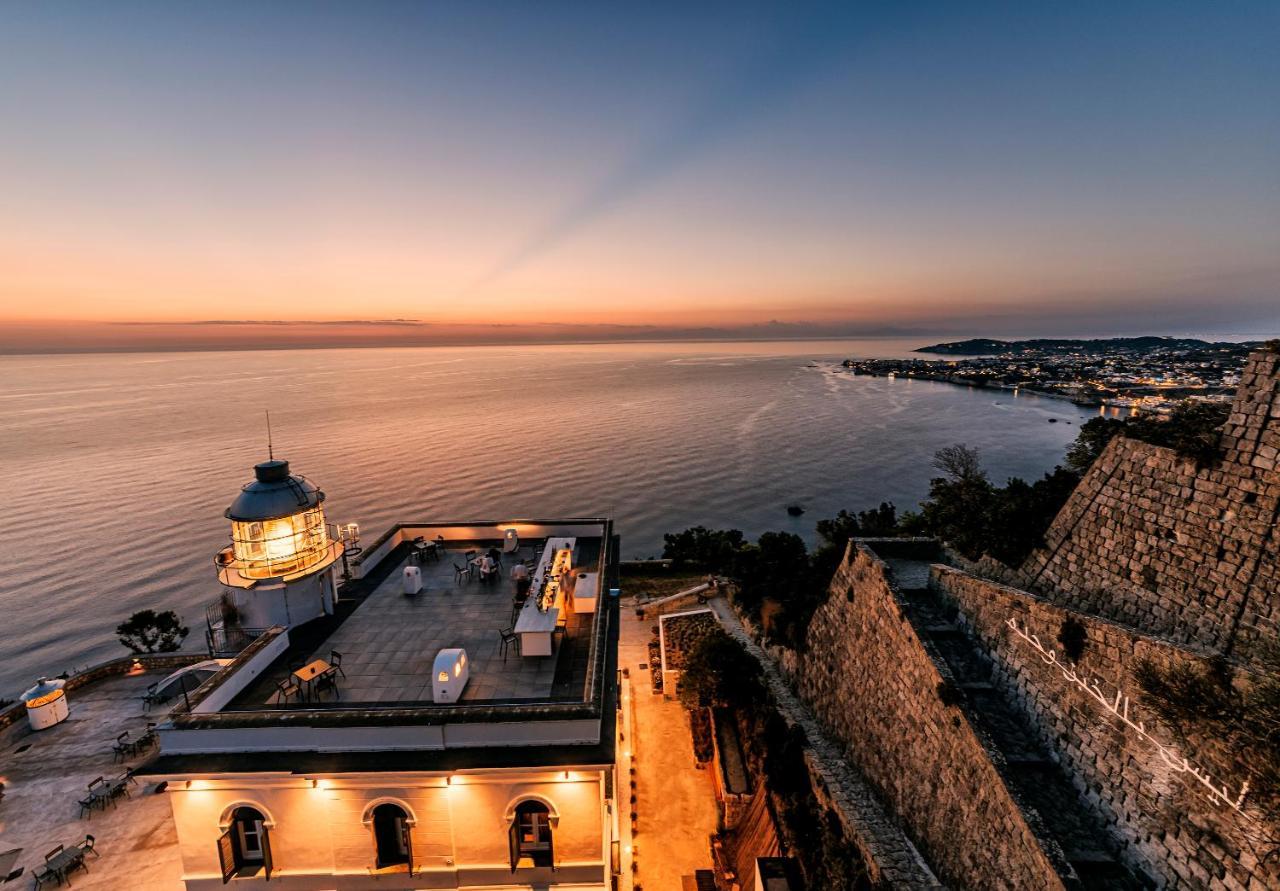 Faro Punta Imperatore Forio di Ischia المظهر الخارجي الصورة