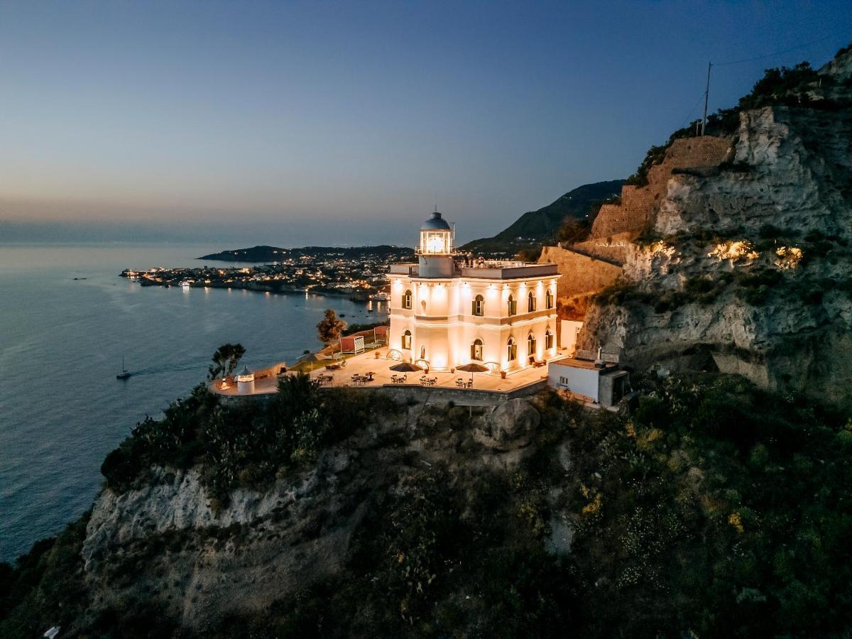 Faro Punta Imperatore Forio di Ischia المظهر الخارجي الصورة